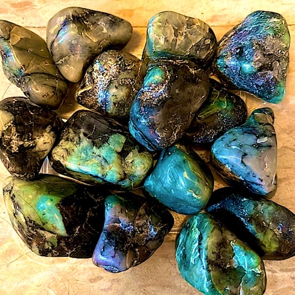 🤞🏼BOGO🤞🏼 Brazilian Emerald, Mica, Indigenous Stone💚 Tumbled & Super Polished - Picture 8 of 16